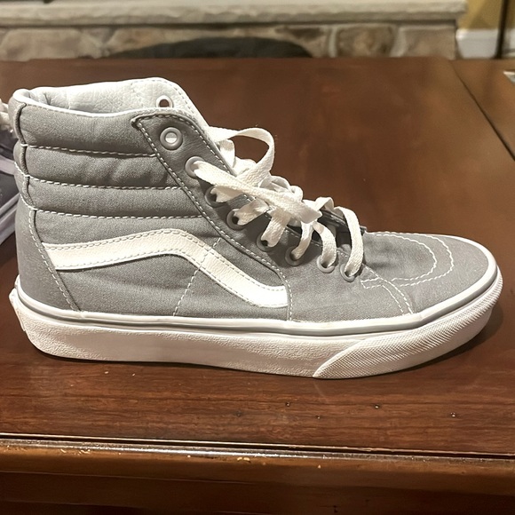 Women’s size 7 high top vans - Picture 1 of 4